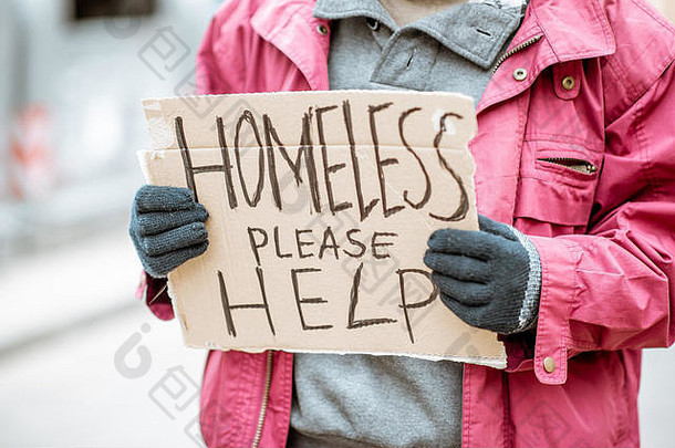 肖像无家可归的人乞丐站街社会消息纸板特写镜头消息