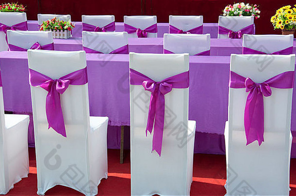 紫色的丝带椅子