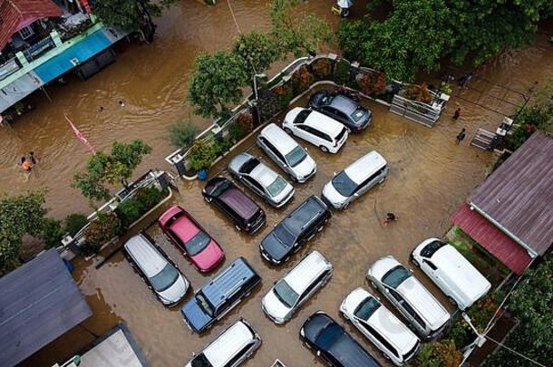 空中观点视图描述洪水破坏造成巨大的自然灾害bekasi印尼