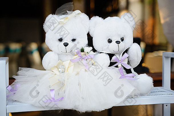 带两只熊的餐厅婚礼装饰