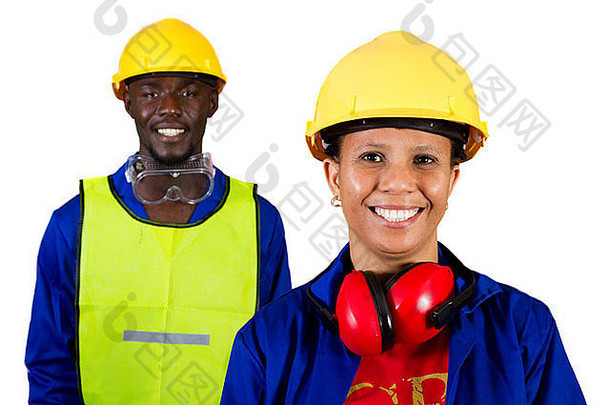 两名非洲裔美国工业工人带着防护装备