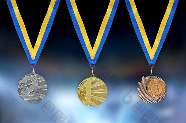 前景是金、银、铜牌和黄蓝丝带