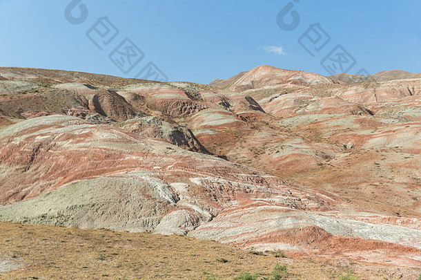 彩虹山的Khizi，景观红山。阿塞拜疆西子。