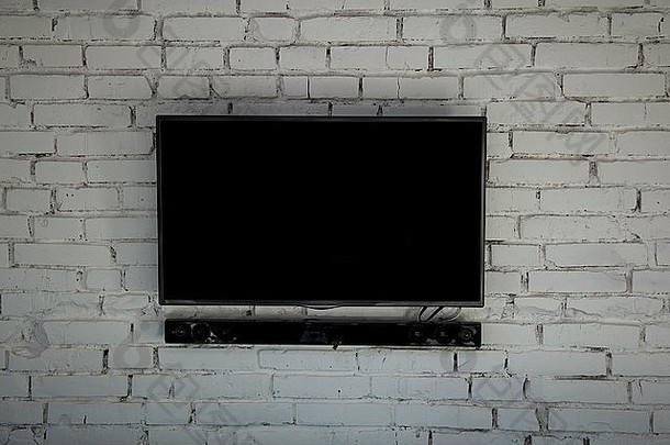用白砖砌成的现代电视墙。