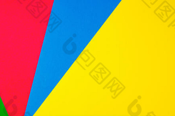 彩色纸，以黄色、绿色、红色和蓝调为背景