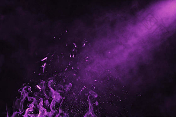 干冰烟云雾地板上纹理完美的紫色的粒子关注的焦点雾效果孤立的黑色的背景