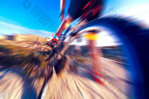 极限运动自行车和速度概念。车轮细节