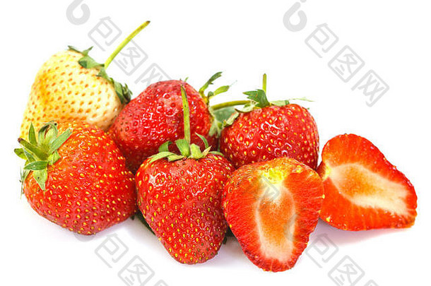 成熟的红色的草莓白色背景孤立的