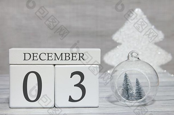 立方体用文字从数字和月份，12月3日，<strong>年底</strong>和总结。