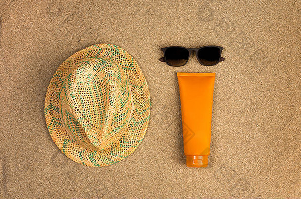 帽子，防晒霜，沙底太阳镜，顶视图