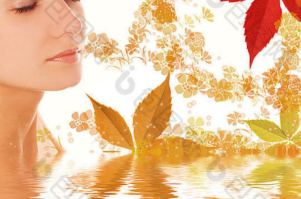 美丽的女孩和五彩缤纷的秋叶在水里