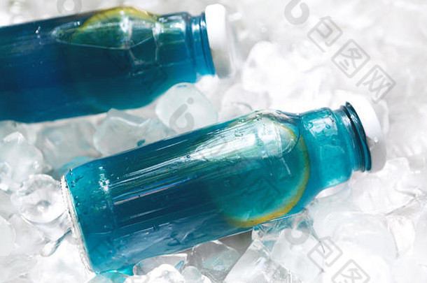 为健康营养饮食排毒玻璃瓶蓝色柠檬水