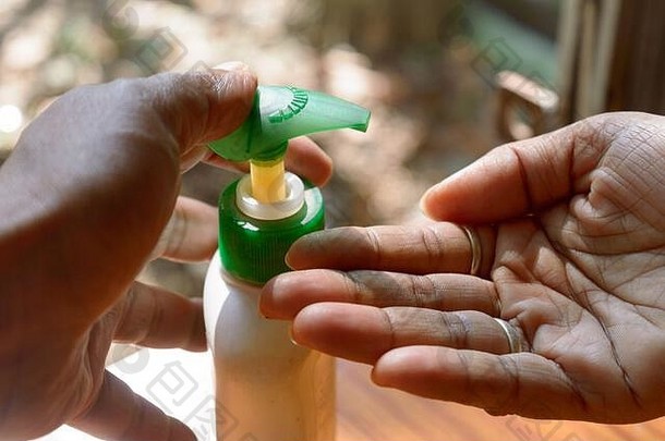 洗手和消毒瓶的一部分。洗手液清洁产品，用于洗手、洗手、护肤。健康和卫生背景