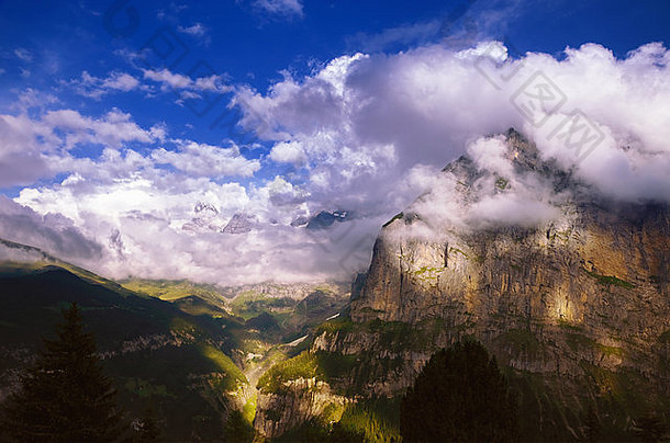 瑞士阿尔卑斯山脉处女地区瑞士日落公平一天