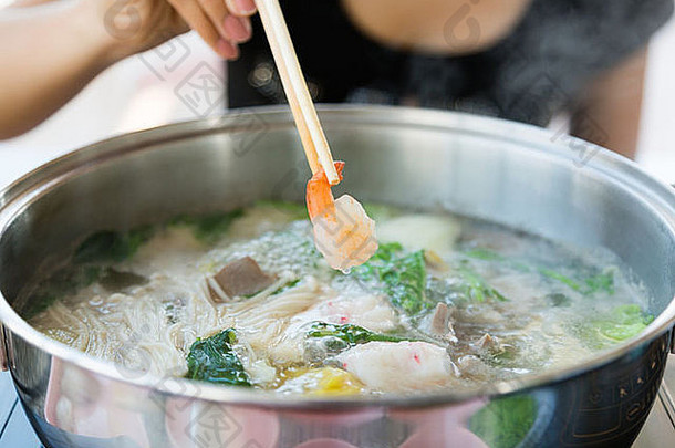 虾沸腾能涮寿喜烧日本食物风格
