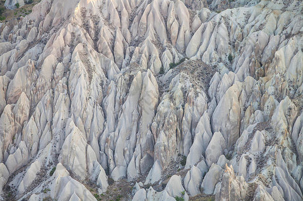 土耳其卡帕多西亚岩石<strong>地面</strong>的高角度视图。