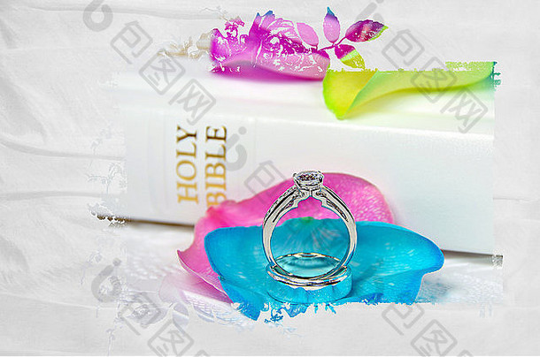 彩虹玫瑰上的结婚戒指和优雅的面具框架中的圣经。