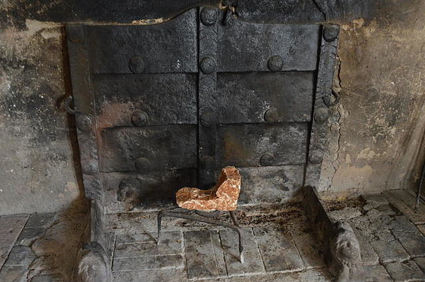 旧房子里的旧壁炉