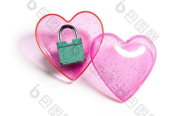 粉色心形锁，爱的概念