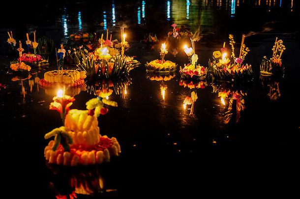 洛伊克拉通节，洛伊克拉通节是泰国最受欢迎的节日之一，每年在农历十二月初一的满月日庆祝