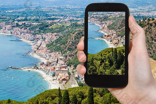 旅行概念旅游照片花园纳克索斯岛小镇海岸爱奥尼亚海陶尔米纳城市西西里意大利夏天智能手机