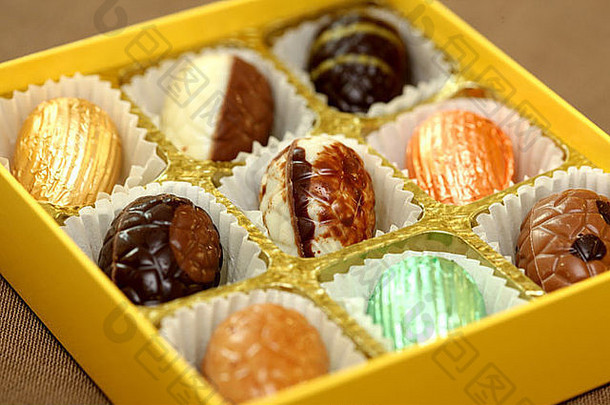 一盒巧克力复活节彩蛋