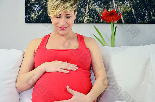 怀孕了女人双胞胎婴儿手胃听