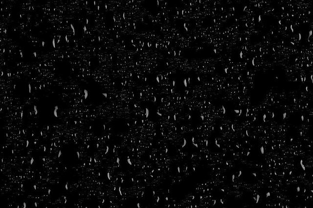 黑色玻璃纹理背景上的水滴