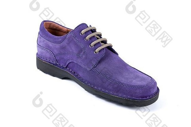 白色背景的紫色<strong>男皮鞋</strong>，独立产品。