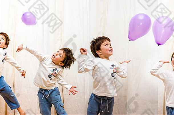 高加索人孩子男孩玩在室内紫色气球一年打气球背景白色窗帘图片蒙太奇