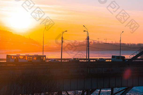 全景运输桥日出belaya河ufabashkiria俄罗斯