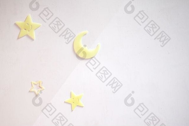 婴儿房天花板上的星星和月亮