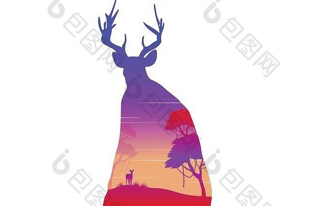 日落景色中的鹿的剪影