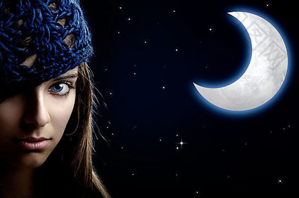 一个美丽的年轻女子在夜晚的肖像，背景是人造的月亮