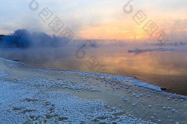 冰湖，俄罗斯自然，冰柱，冰冻湖，冬季景观