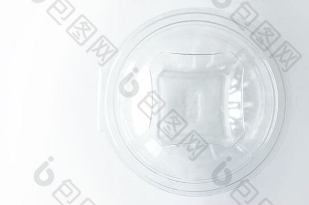 空透明的塑料容器白色背景
