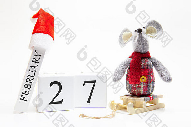 木制日历，编号为2月27日。新年快乐！2020年新年的象征-白色或金属（银）鼠。圣诞装饰。