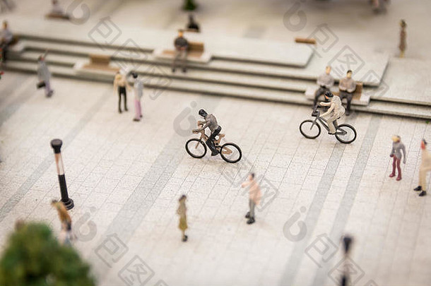 贝尔格莱德海滨项目，贝尔格莱德水上，微型人物骑自行车