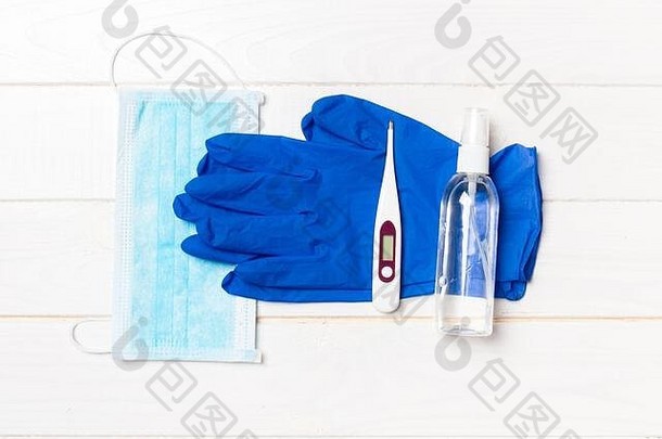 前视图乳胶手套瓶酒精手清理医疗面具数字温度计木背景抗菌病毒保护