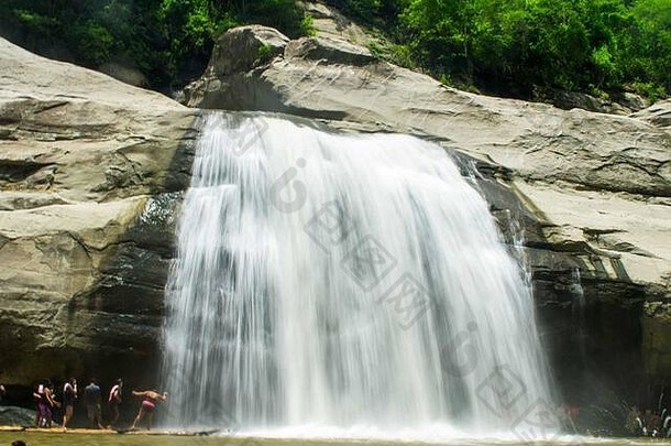 6月感觉菲律宾旅游群tangadan瀑布联盟感觉菲律宾大岩石形成