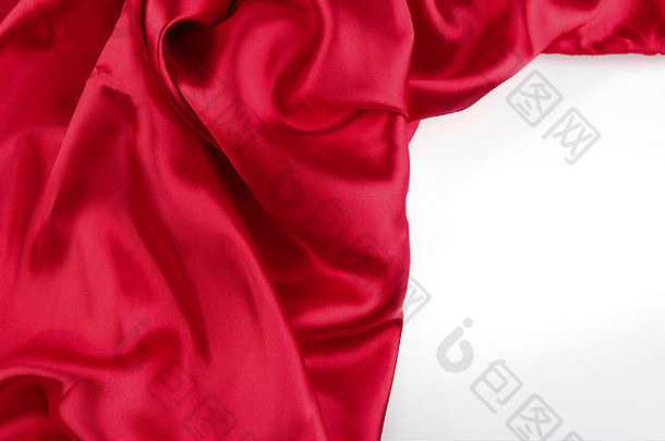 平面背景下红色丝绸褶皱的特写