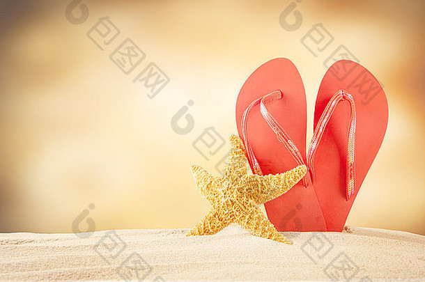 夏天概念桑迪海滩海星红色的凉鞋