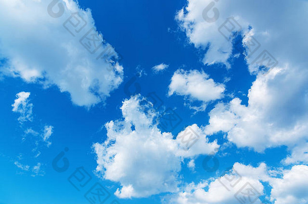 蓝色的天空白色软云