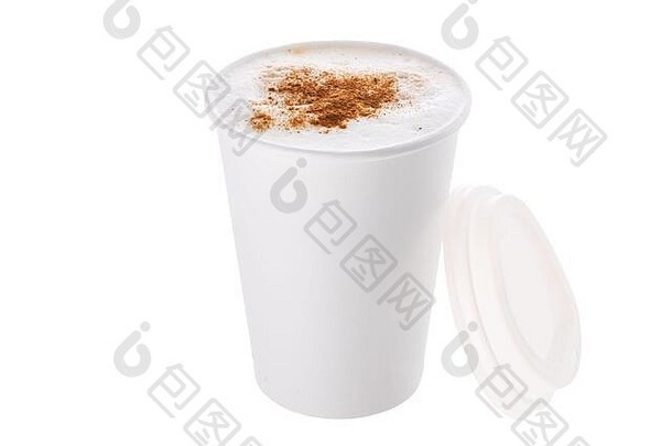 咖啡加牛奶或卡布奇诺加肉桂放在一个塑料杯里，外卖，白色背景