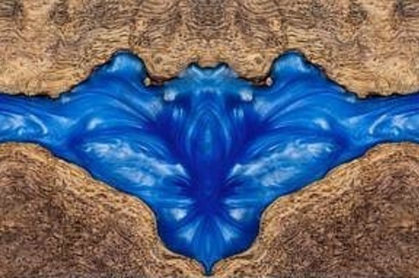 俯视图铸造蓝色环氧树脂瘤木背景，天然枫木