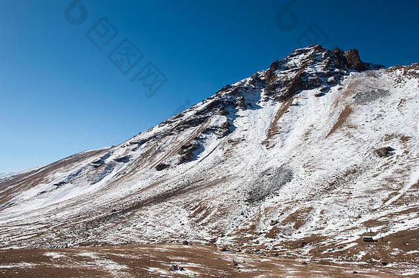 骆驼山隐藏着大约2000个岩画，可以追溯到亚美尼亚旧石器时代。