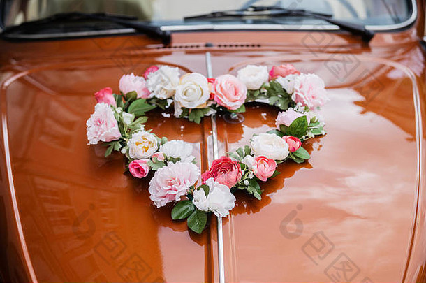 婚礼心形的玫瑰装饰车罩