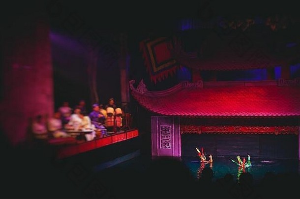 越南河内传统的越南水木偶戏，水木偶戏