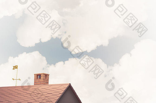住宅屋顶作为郊区房地产和建筑的概念。
