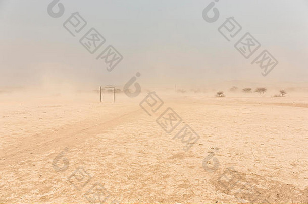 沙漠足球场前面白色沙子风暴纳米比亚非洲